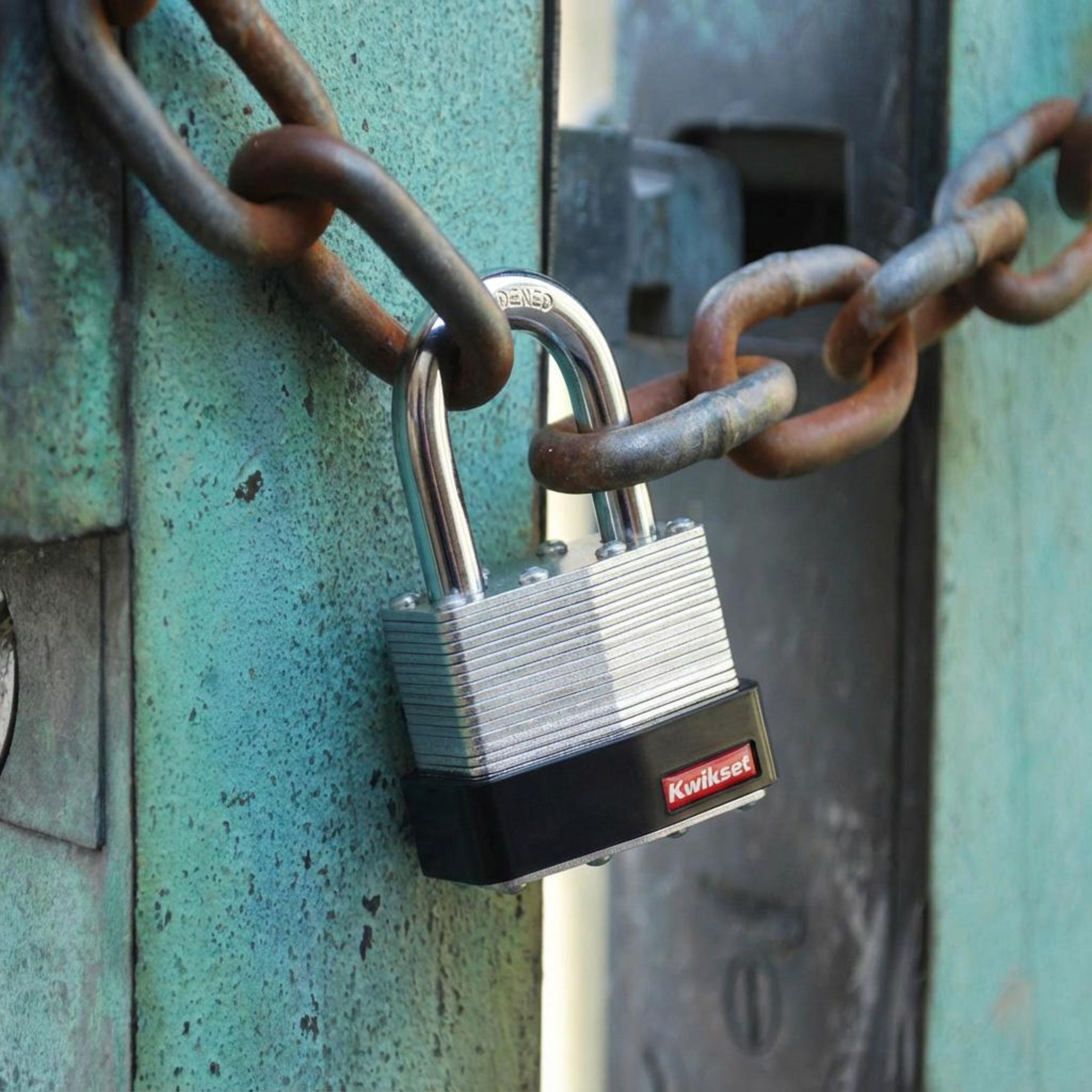 Kwikset 1-9/16" Laminated Padlock KA with 1-1/2" Shackle, 4-Pack