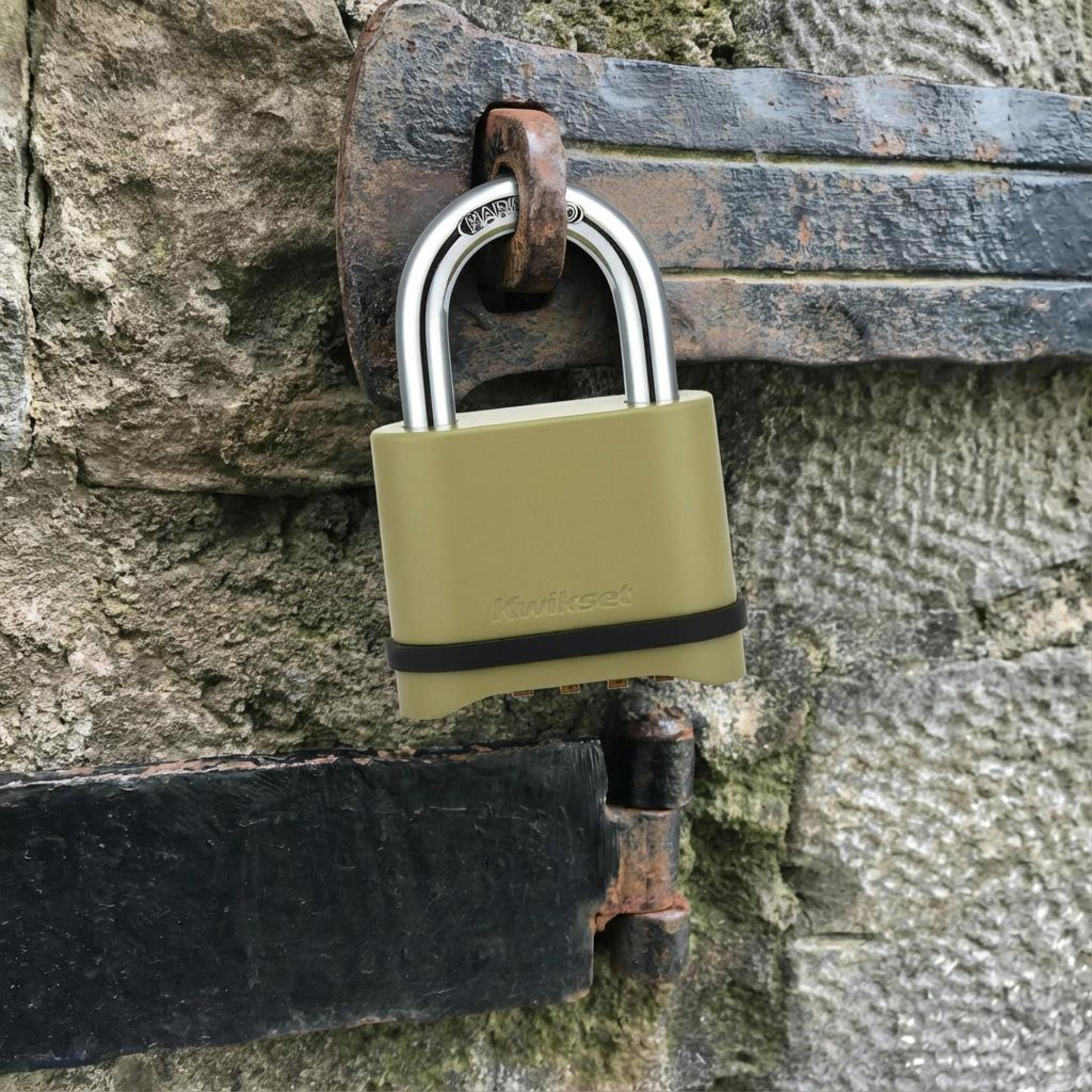 Kwikset 2" Zinc Combination Padlock with 1" Shackle, Gold